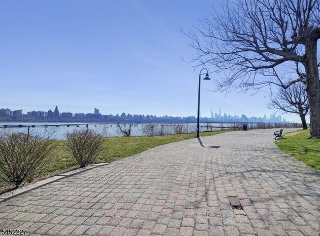 Building Photo - 125 The Promenade