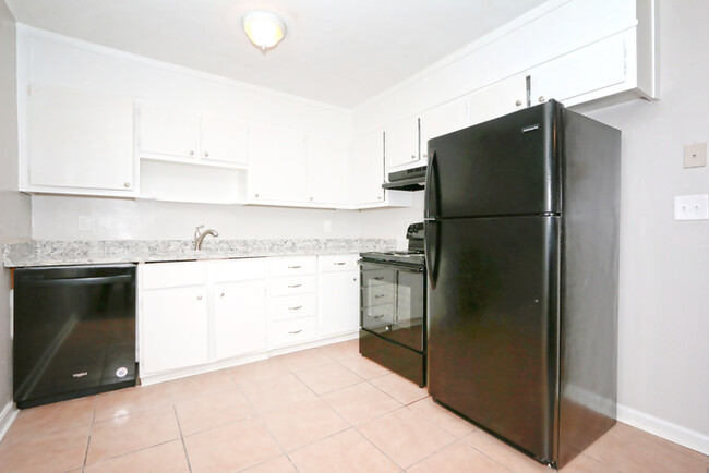 Building Photo - Spacious 4BR 2BA Home!