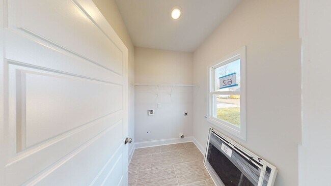 Building Photo - Modern Comfort Meets Everyday Convenience in Clarksville