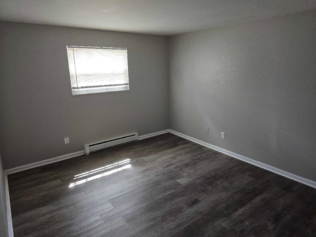 Building Photo - 5856 Highview Dr