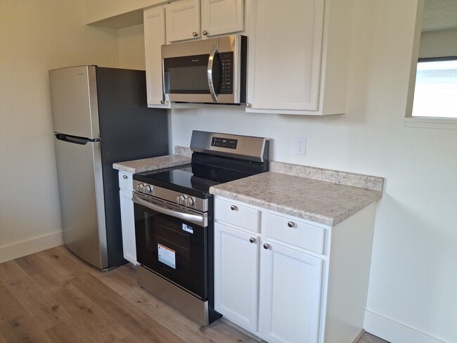 Building Photo - 402 N 19th Ave