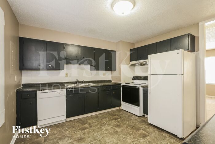 Building Photo - 4834 N Kenyon Dr