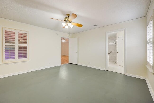 Building Photo - 1704 Foxfire Dr