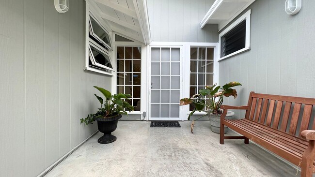 Building Photo - RARELY AVAILABLE 3 BEDROOM NEAR BEACH