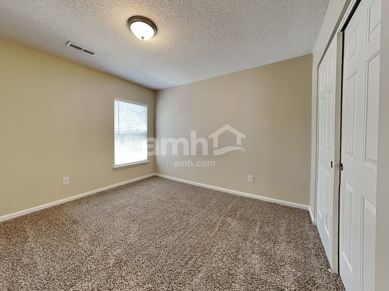 Building Photo - 5013 Springdale Dr