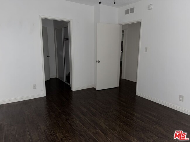 Building Photo - 1475 S Wooster St