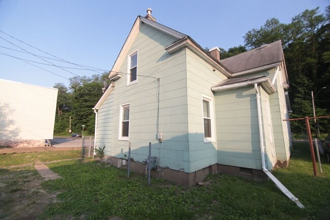 Building Photo - Updated 1 Bedroom Pet Friendly Home - Rent...