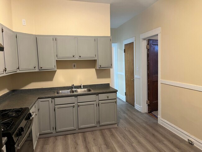 Building Photo - 7419 S INGLESIDE Ave