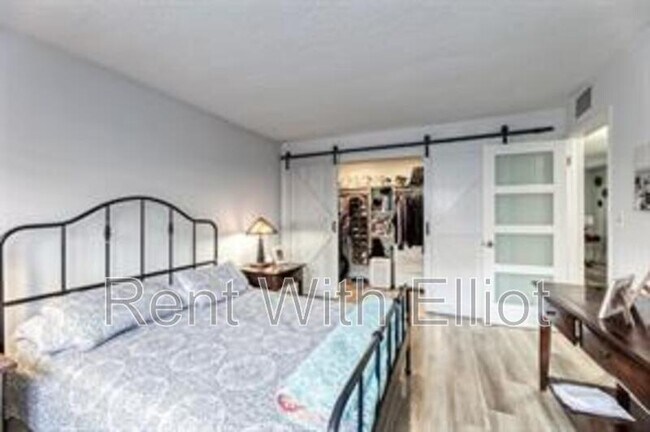 Building Photo - 200 NE 12th Ave