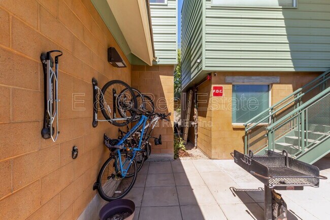 Building Photo - 129 N 11th Ave