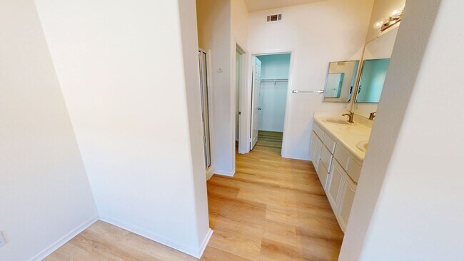 Building Photo - 7870 Via Belfiore