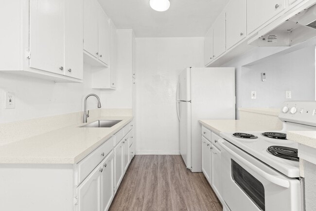Building Photo - 927 Daisy Avenue