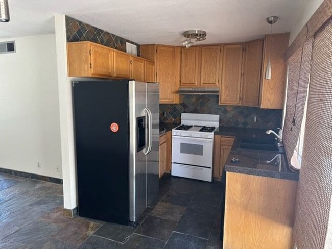 Building Photo - SW Remodeled 2 Bedroom!!