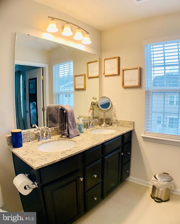 Building Photo - 408 Streamview Dr