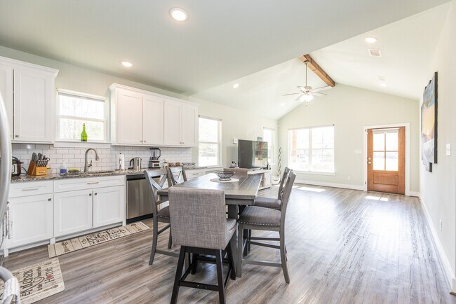 Building Photo - 9 Drywood Ln