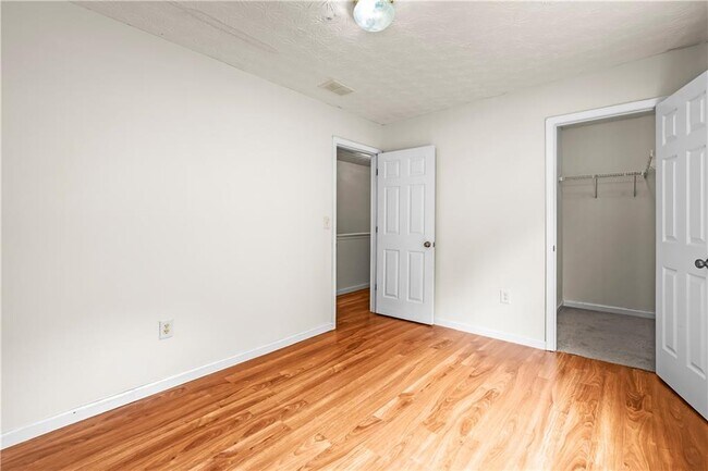 Building Photo - 3740 Crescent Walk Ln NE