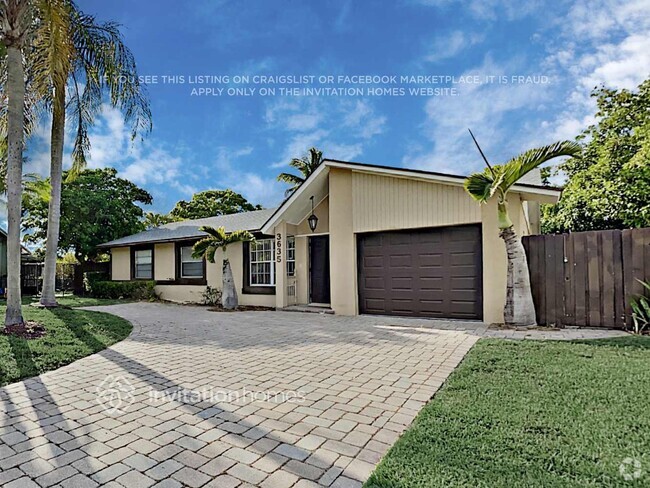 Building Photo - 3635 N Mountain Dr