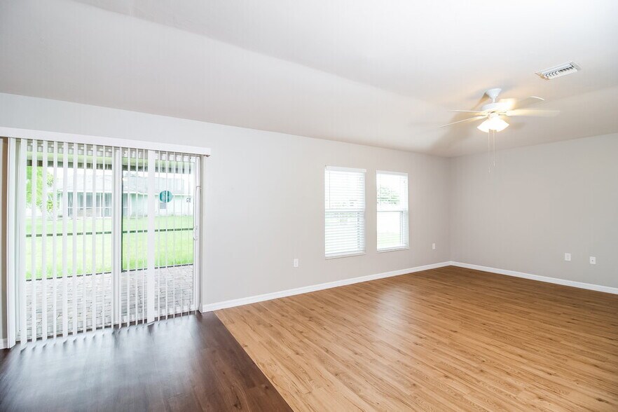 Building Photo - 626 SW 22nd Terrace