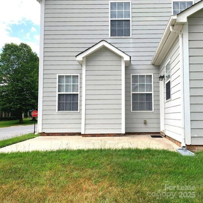 Building Photo - 126 Cloister Ln
