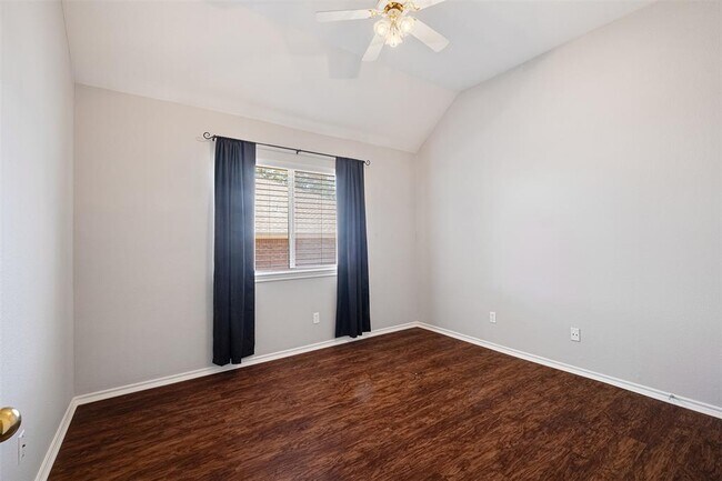 Building Photo - 500 Sophie Ct