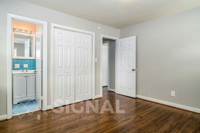 Building Photo - 1288 Hiawatha Dr NE