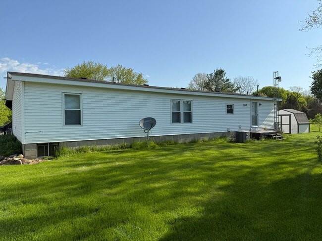 Building Photo - 5545 Monticello Dr