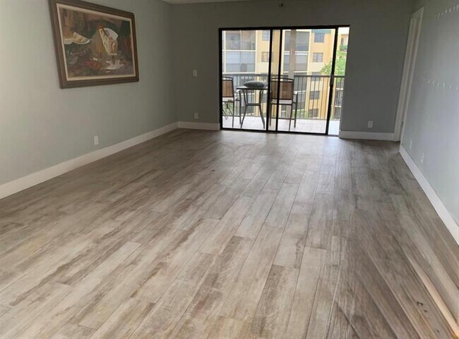 Building Photo - 6475 W Oakland Park Blvd