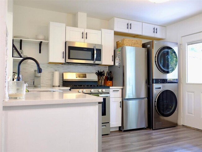 Building Photo - 1401 Marcus Pl