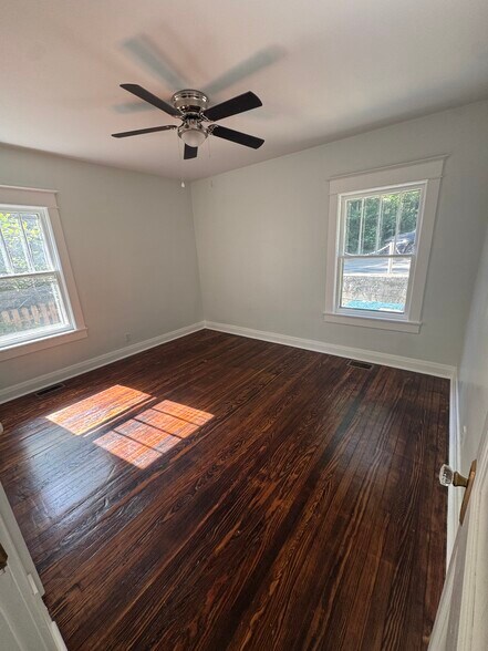 Bedroom - 1333 Castlewood Ave
