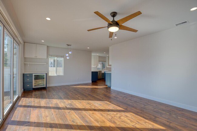 Building Photo - 1628 Thomas Ave