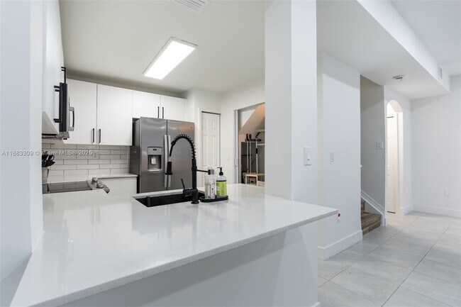 Building Photo - 724 SW 106th Ave