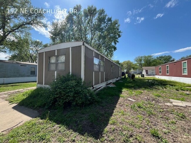 Building Photo - 192 Coachlight Dr