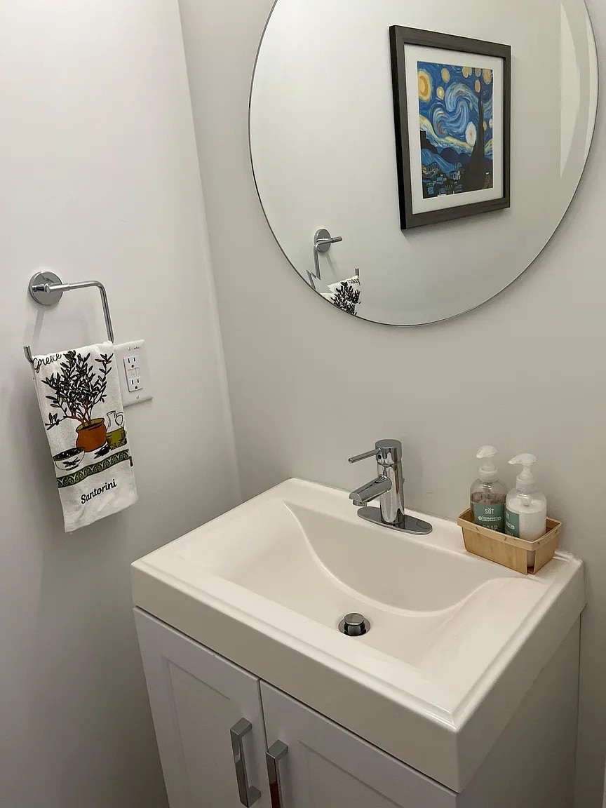 Building Photo - Room in Townhome on New Bern Ave