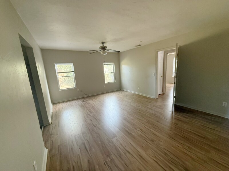 Building Photo - 1020 Longstreet Dr