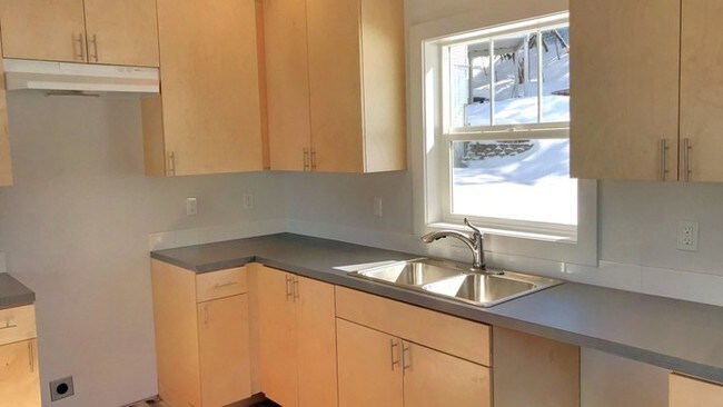 Building Photo - 1112 King Rd