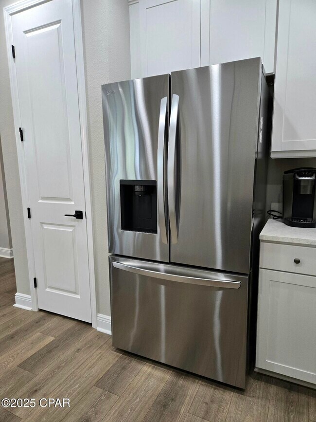 Building Photo - 8645 Weekend Dr