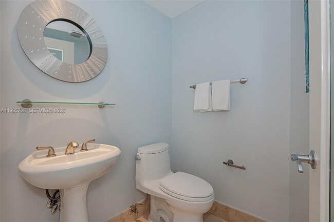 Building Photo - 1000 South Pointe Dr