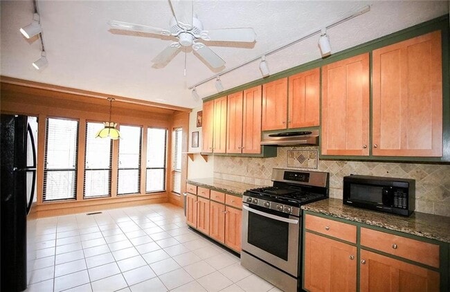 Building Photo - 5100 Forest Mist Dr