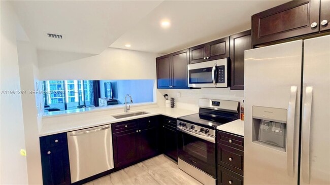 Building Photo - 555 NE 15th St