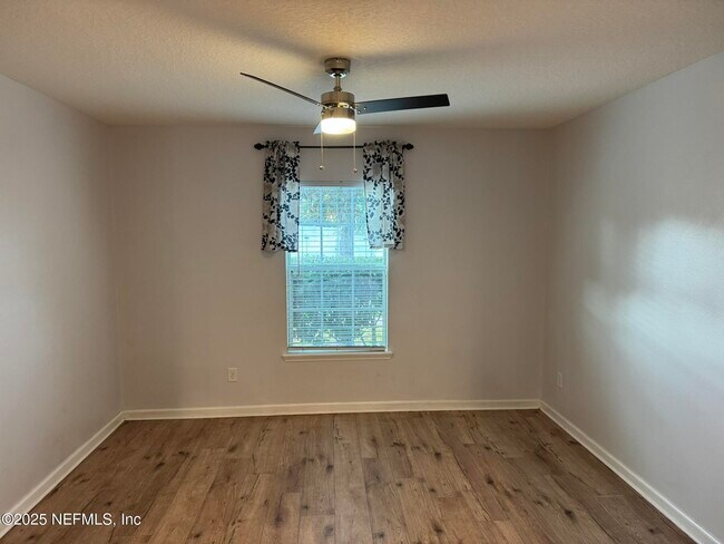 Building Photo - 348 Auburn Oaks Rd E