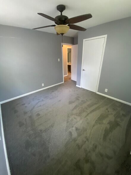 Building Photo - 391 Lancelot Ln