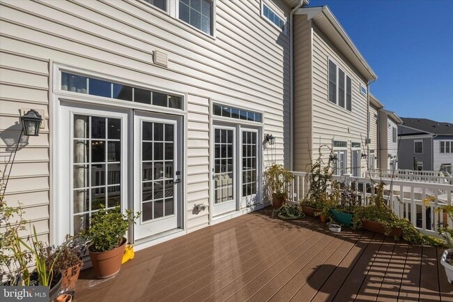 Building Photo - 831 Stonecliffe Rd