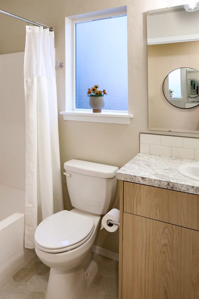 Building Photo - 717 E Elgin St