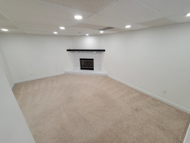 Building Photo - 203 Meadows Dr