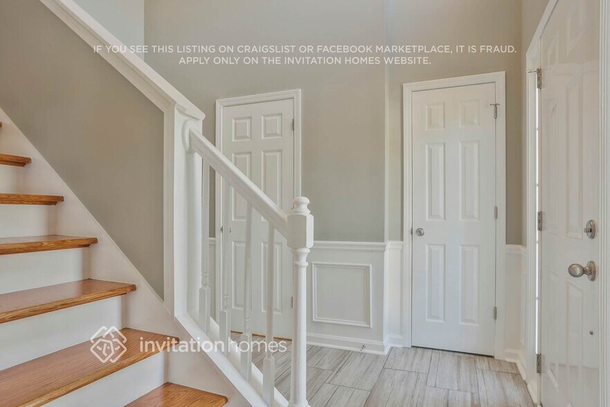 Building Photo - 3417 Sandlake Dr SW