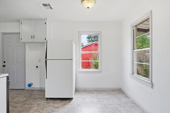 Building Photo - 2228 NE 23rd St