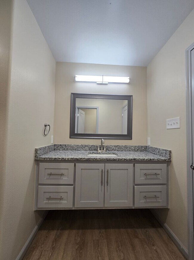 Building Photo - Spacious 3/2/2 Home with Modern Finishes a...