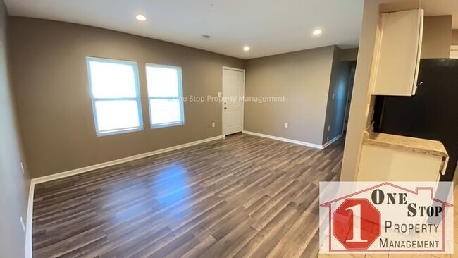 Building Photo - 4 bed/2 bath home in Kansas City!