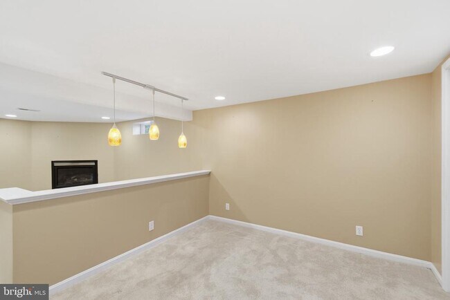 Building Photo - 2906 Breezy Terrace