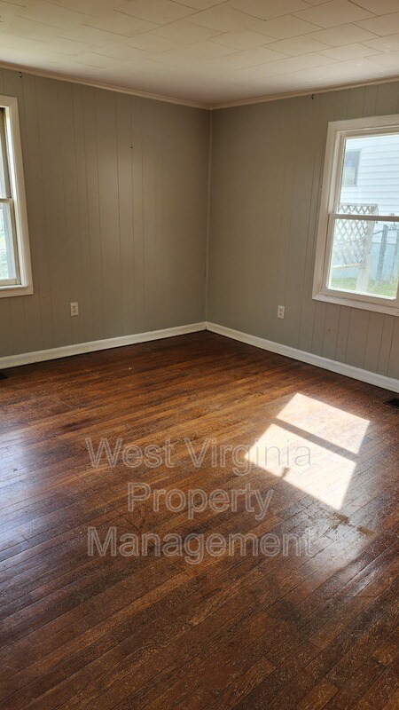 Building Photo - 132 S Hill St